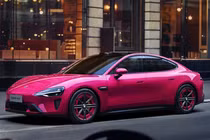 Xiaomi SU7 bắt trend màu hồng cánh sen cực đẹp, từ 806 triệu đồng