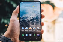 Smartphone Việt được nhiều người mua đến độ cháy hàng