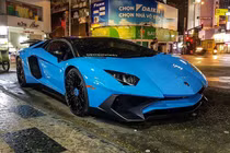 “Tóm gọn” Lamborghini Aventador SV Coupe hơn 30 tỷ trên phố Sài Gòn