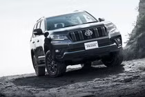 Toyota Land Cruiser Prado 2023 phiên bản “bóng đêm” hơn 762 triệu đồng