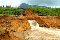 Động đất, mưa lũ dồn dập: Hàng trăm hồ đập nguy cơ thành "bom nước"