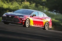 Cận cảnh sedan Toyota Avalon TRD Pro nhanh nhất thế giới