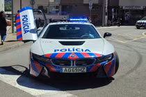 Tóm gọn siêu xe BMW i8 phiên bản cảnh sát tại Bồ Đào Nha