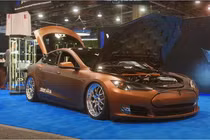 “Hô biến” Tesla Model S chạy động cơ đốt trong V8 6.2L 