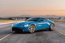 Aston Martin Vantage bản “chiến đấu” có thể khiến kẻ thù bị giật điện