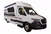 Chinook Summit, "nhà di động" nhỏ gọn từ Mercedes-Benz Sprinter