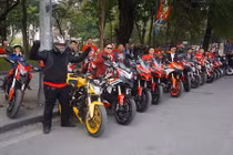 Môtô “khủng” Ducati rầm rộ xuất quân chào 2016 tại Hà Nội