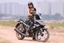 Nữ biker Việt “cực phủi” bên Honda 67 và Yamaha Exciter 