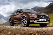 Soi Infiniti QX30 mới, đối thủ cạnh tranh Mercedes GLA
