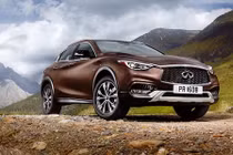 Soi Infiniti QX30 mới, đối thủ cạnh tranh Mercedes GLA