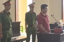 Cứa cổ bạn vì không muốn bao tiền ăn nhậu