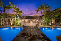 Dinh thự có bãi lướt sóng riêng ở California