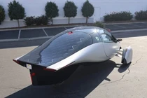 Tận thấy xe điện mặt trời Aptera chạy 482km không cần sạc