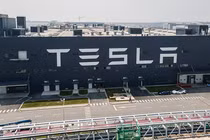 Tesla cắt bỏ thiết bị ở thước lái, hàng chục nghìn xe ảnh hưởng