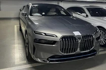 Cận cảnh BMW i7 2023 tại Việt Nam, sẵn sàng "đấu" Mercedes-Benz EQS