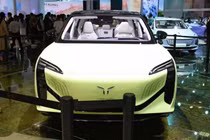 Hồng Kỳ E202 sạc 5 phút chạy 300km, "đối thủ" VinFast VF9 Việt Nam