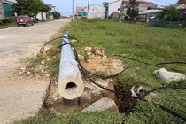 Vụ cột điện đổ đè chết công nhân ở Hà Tĩnh: Dùng tay bóp, bê tông vỡ vụn