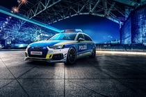 Audi RS4 Avant "biến hình" xe cảnh sát với gói độ ABT