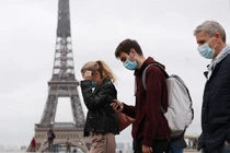 Pháp lo ngại về đợt bùng phát trở lại dịch COVID-19