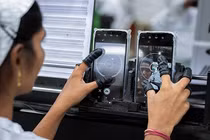 'Đội quân' lương 4 USD/ngày đang làm ra chiếc iPhone 11