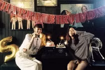 Netizens 'rùng mình' trước sự giống nhau đến 'ớn lạnh' giữa sự cố của hai sao Hàn