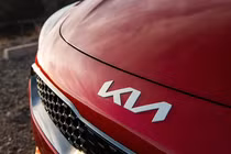 Logo KIA mới khiến hàng loạt khách hàng đọc nhầm thành “KN“