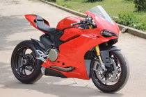 Soi siêu phẩm tiền tỷ Ducati 1299 Panigale S đầu tiên tại VN