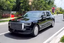 Hồng Kỳ N701 của Chủ tịch Tập Cận Bình đổ xăng tại Hà Nội