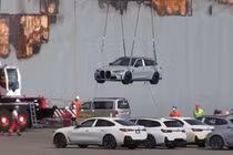 BMW ngăn chặn xe trục vớt từ tàu Fremantle Highway bán ra thị trường