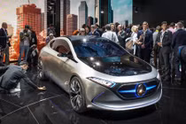 Ngắm xe ôtô điện mini EQA siêu hiện đại của Mercedes