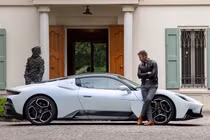 David Beckham "đọ dáng" siêu xe Maserati MC20 hơn 6 tỷ đồng