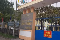 Thầy giáo bị tố bóp má nữ sinh, nói 'thầy tán em được không': Công an vào cuộc