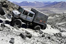 Mercedes-Benz Unimog lập kỷ lục khi leo cao tới 6.694 mét