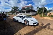 Lamborghini Huracan chục tỷ, chính hãng về "làm dâu" phố núi Ban Mê
