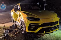 Tên trộm 14 tuổi cướp Subaru rồi đâm vào Lamborghini Urus