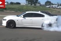 Xem “tay chơi” đốt lốp Dodge Charger Hellcat vừa mua