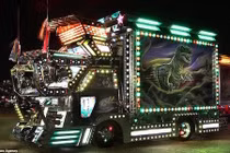 Phong cách độ xe Dekotora “siêu tốn kém” của dân chơi Nhật 