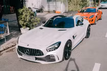 "Soi" Mercedes-AMG GT R hơn 11 tỷ màu trắng độc nhất Việt Nam