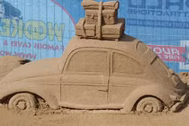 Những chiếc xe ôtô được làm bằng cát đẹp đến khó tin