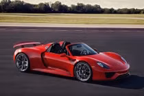 Porsche 918 Spyder quyến rũ trong “màu cờ sắc áo” Ferrari