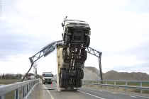 Những tai nạn kỳ cục, hài hước của xe hơi