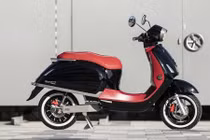 Xe máy điện Kumpan 1954 Ri S “bị tố” nhái Vespa 