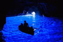 Bên trong hang động huyền ảo nhất thế giới