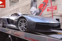 Chris Brown mặc áo rách tới nhận siêu xe 4 tỷ