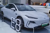 Geely Galaxy E8 từ 573 triệu đồng, rẻ hơn Hyundai Elantra tại Việt Nam