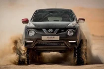 Ngắm Nissan Juke độ bánh xích chinh phục sa mạc Ả Rập