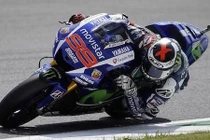 MotoGP 2015: Lorenzo tiếp tục lập “hattrick“