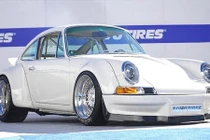 Choáng với xe Porsche 911 dùng động cơ điện của Tesla 