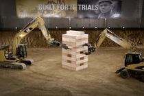 Xem máy công trường chơi trò xếp gỗ “đồ chơi” cực đỉnh