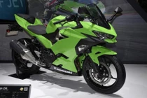 Kawasaki “vén màn” môtô Ninja 250 phiên bản 2018